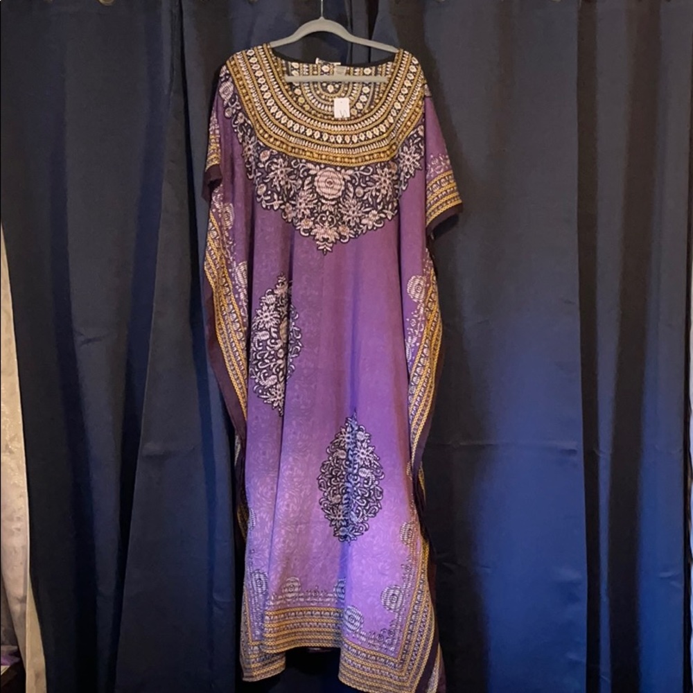 🚫SOLD🚫Beautiful Caftan w/delicate embellishments - Picture 1 of 5